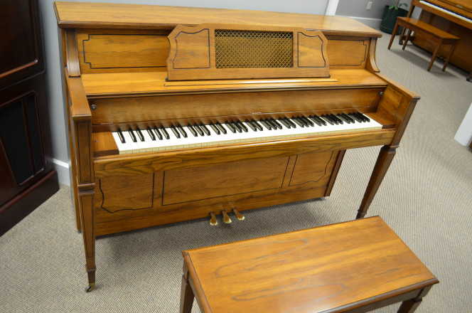 1981 Everett pecan console piano - Upright - Console Pianos